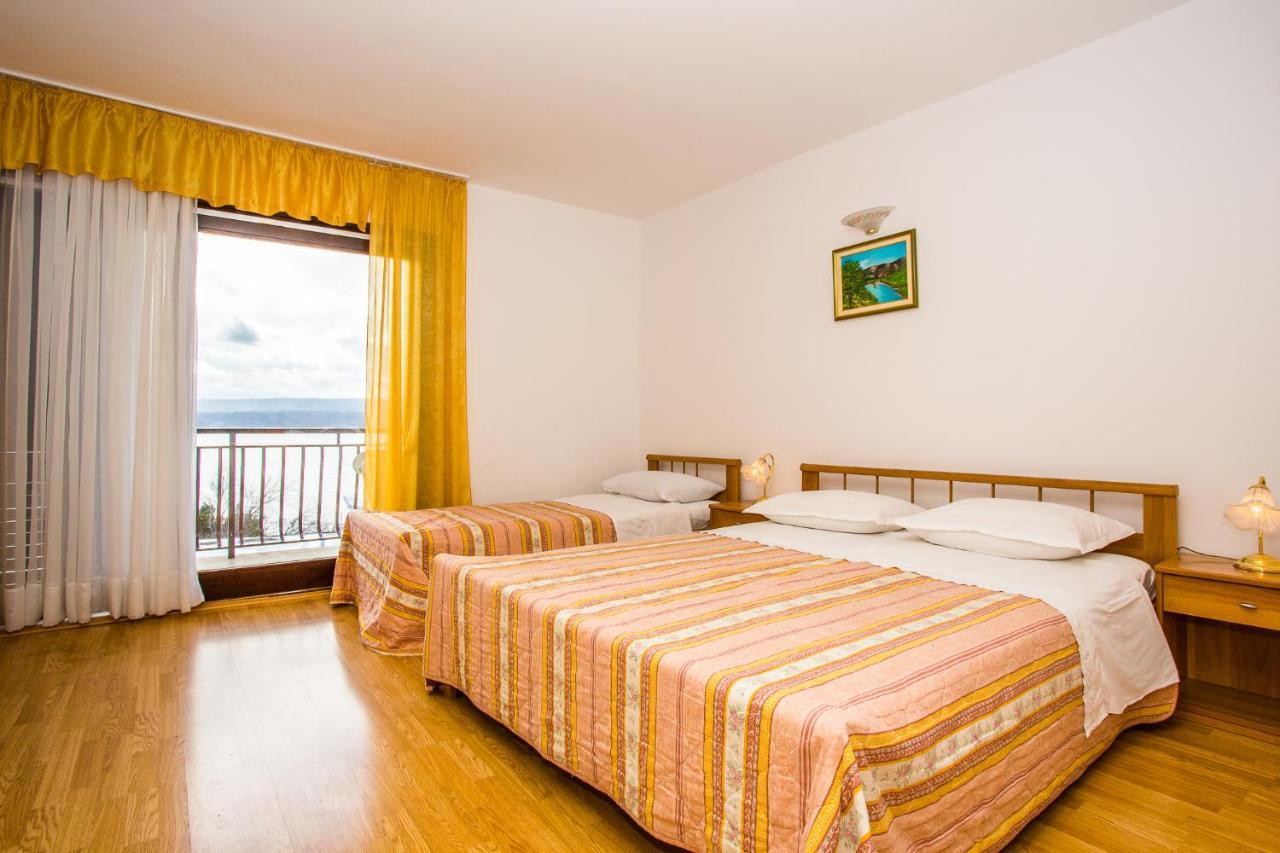 Apartmani Pava โอมิช ภายนอก รูปภาพ