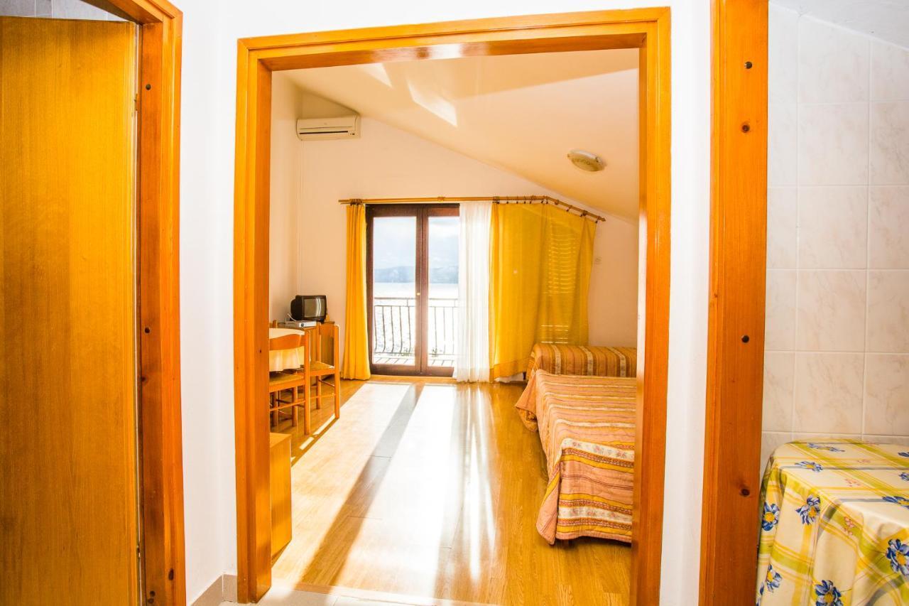 Apartmani Pava โอมิช ภายนอก รูปภาพ