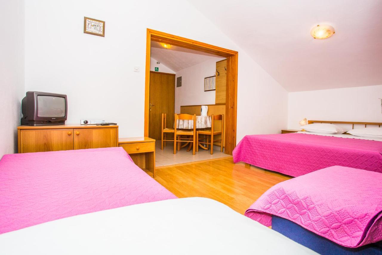 Apartmani Pava โอมิช ภายนอก รูปภาพ
