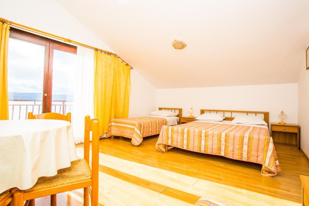 Apartmani Pava โอมิช ภายนอก รูปภาพ