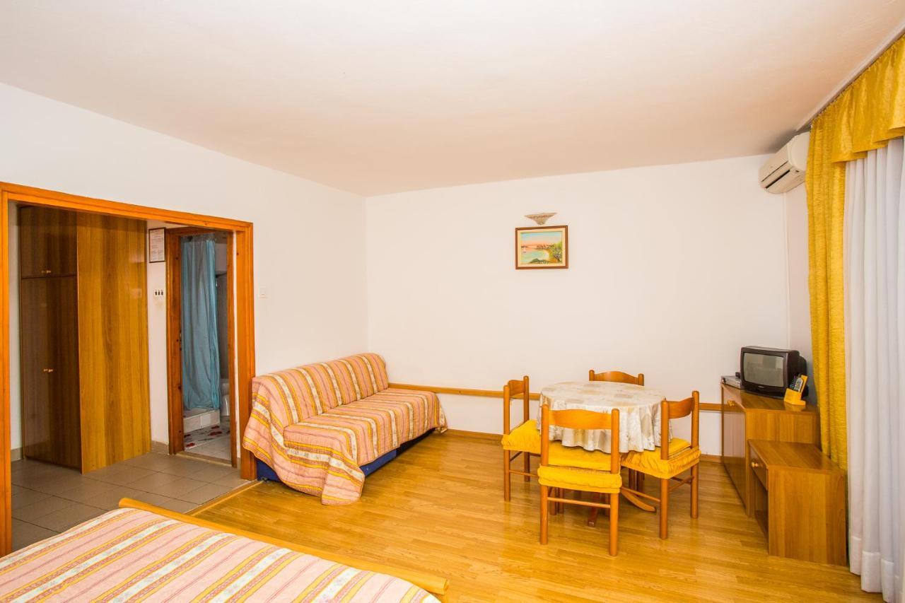 Apartmani Pava โอมิช ภายนอก รูปภาพ