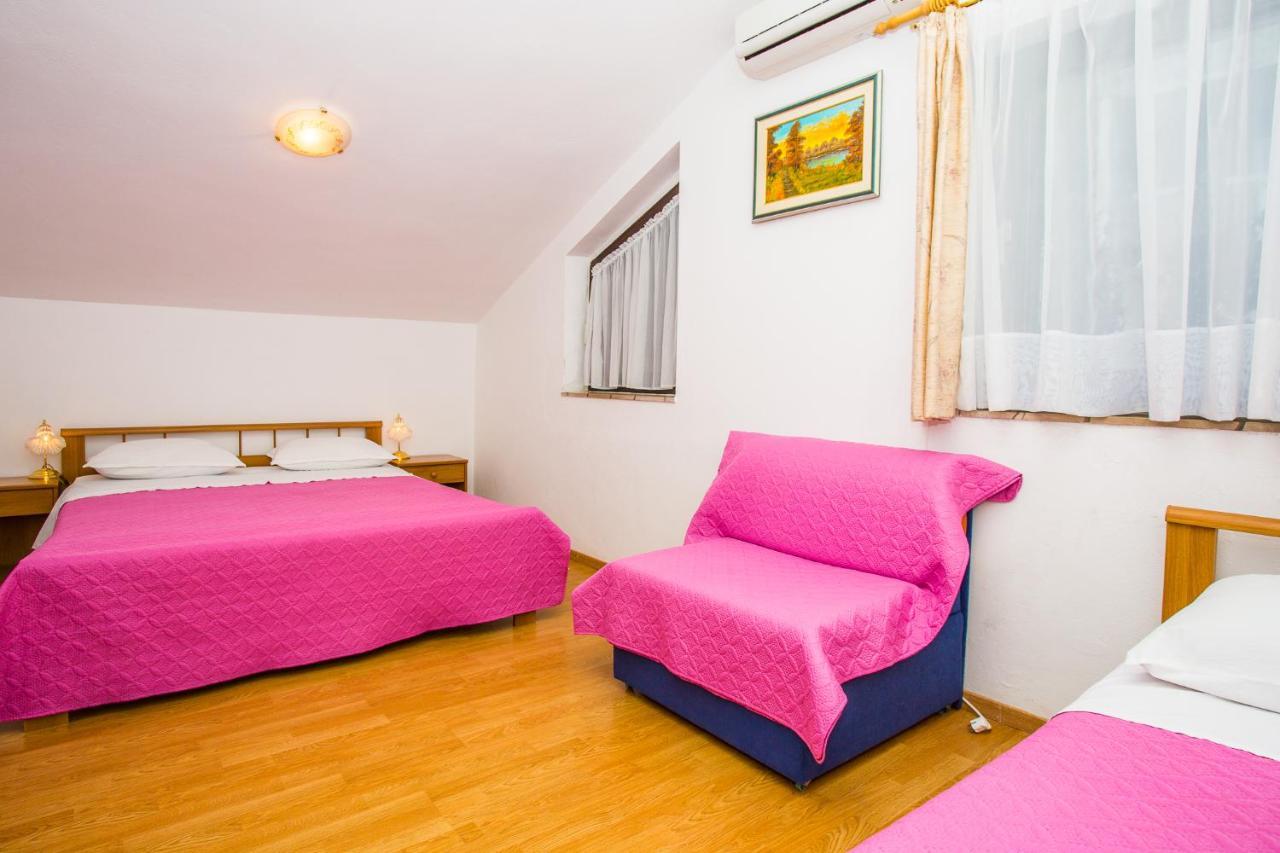 Apartmani Pava โอมิช ภายนอก รูปภาพ