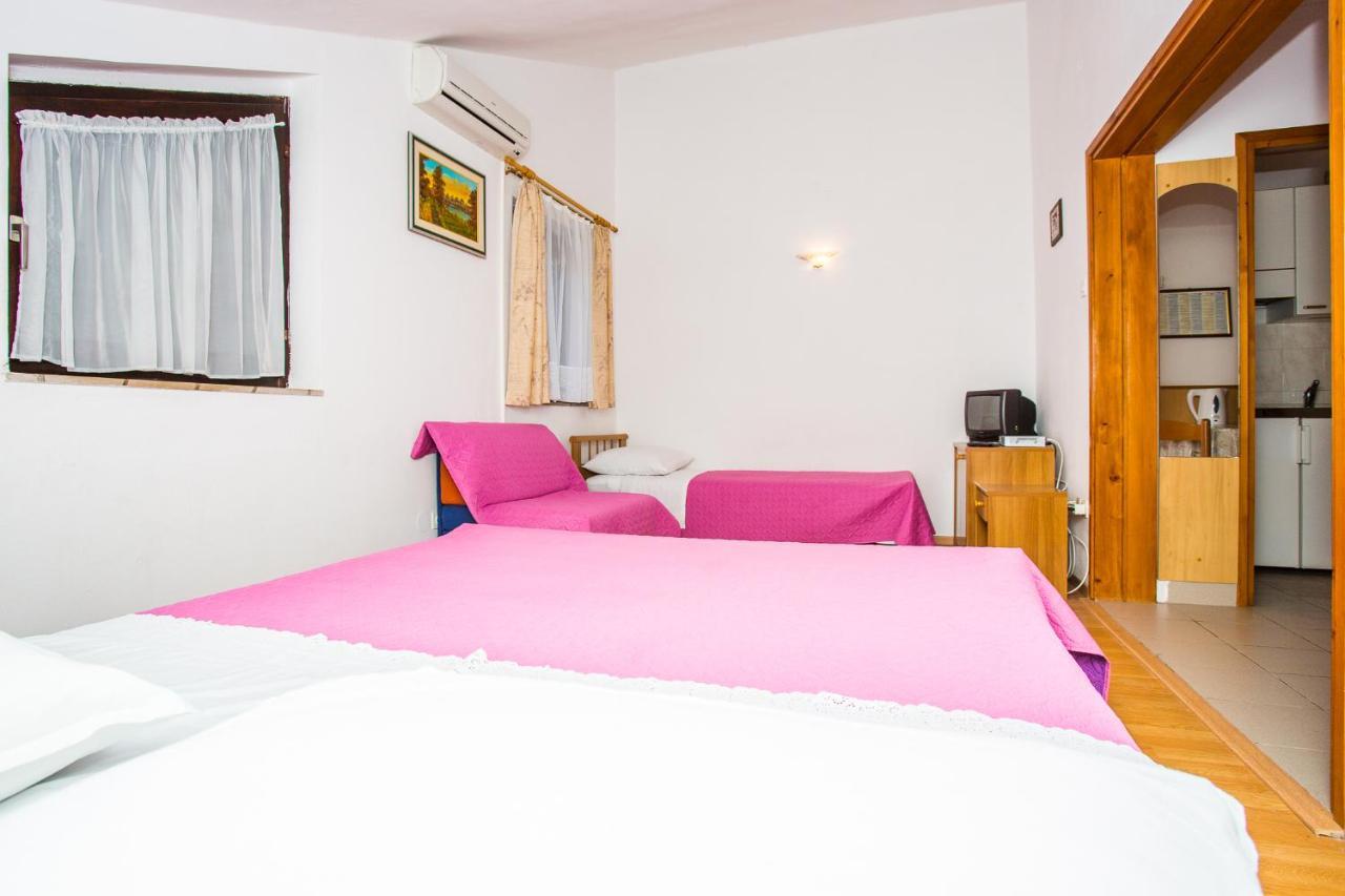 Apartmani Pava โอมิช ภายนอก รูปภาพ