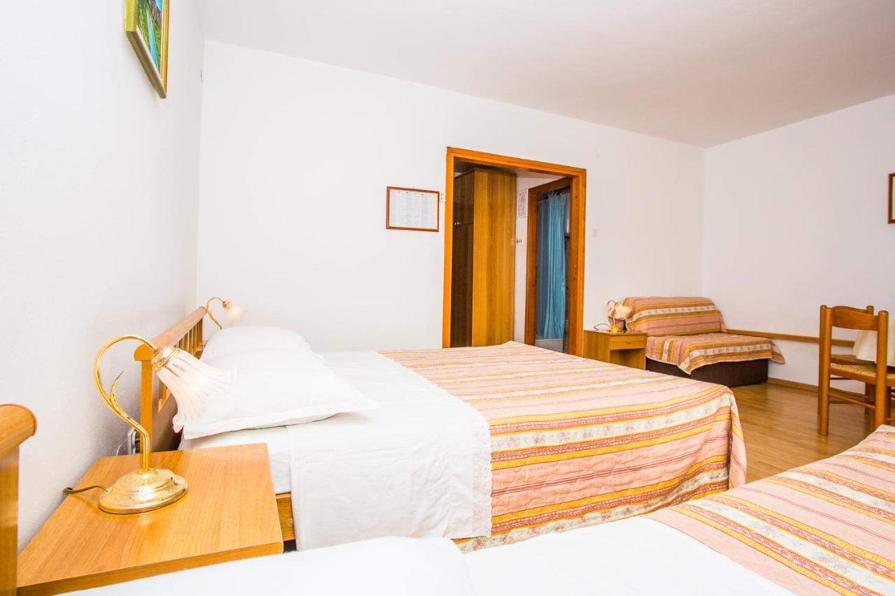 Apartmani Pava โอมิช ภายนอก รูปภาพ