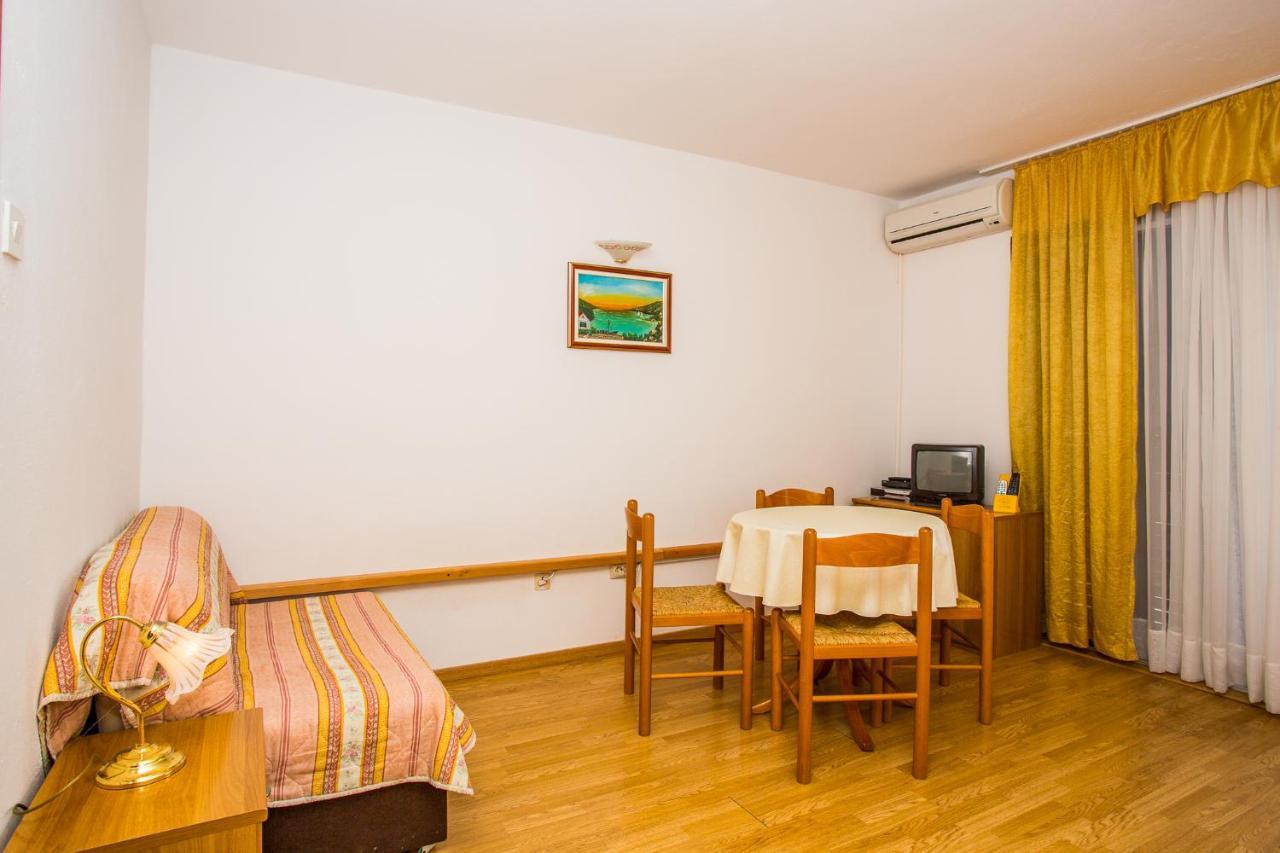 Apartmani Pava โอมิช ภายนอก รูปภาพ