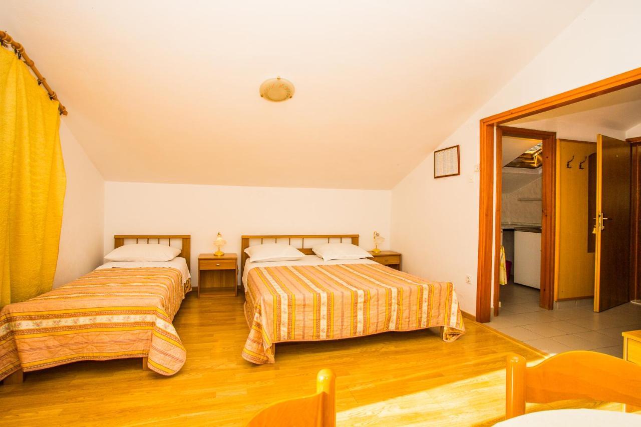 Apartmani Pava โอมิช ภายนอก รูปภาพ