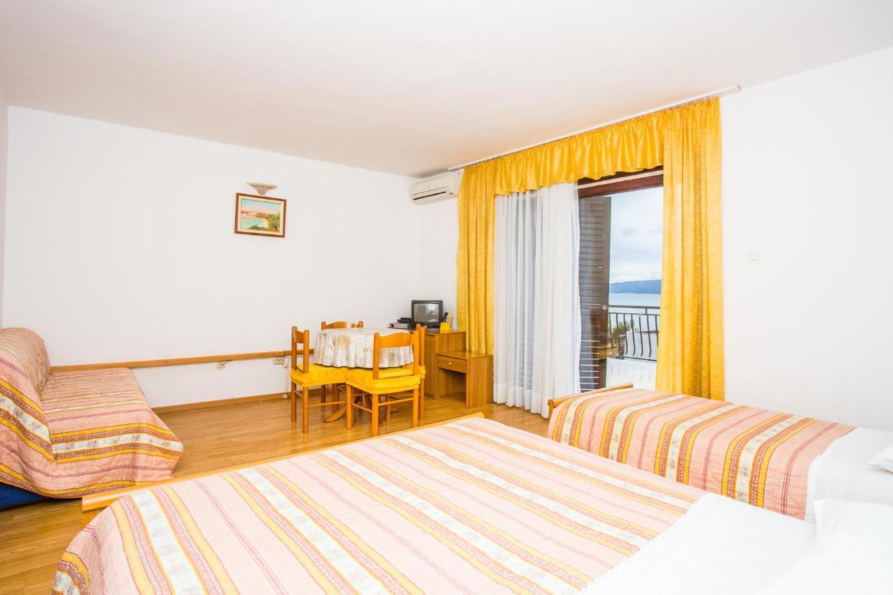 Apartmani Pava โอมิช ภายนอก รูปภาพ