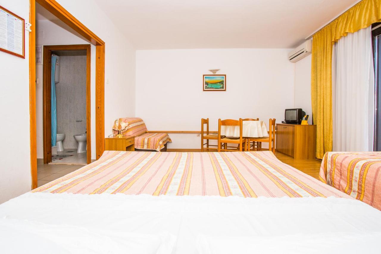 Apartmani Pava โอมิช ภายนอก รูปภาพ
