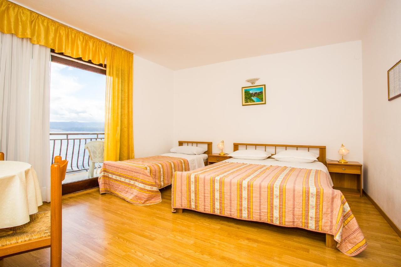 Apartmani Pava โอมิช ภายนอก รูปภาพ