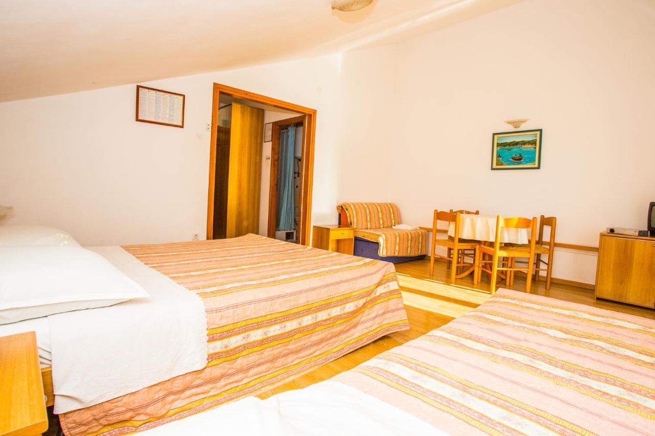 Apartmani Pava โอมิช ภายนอก รูปภาพ