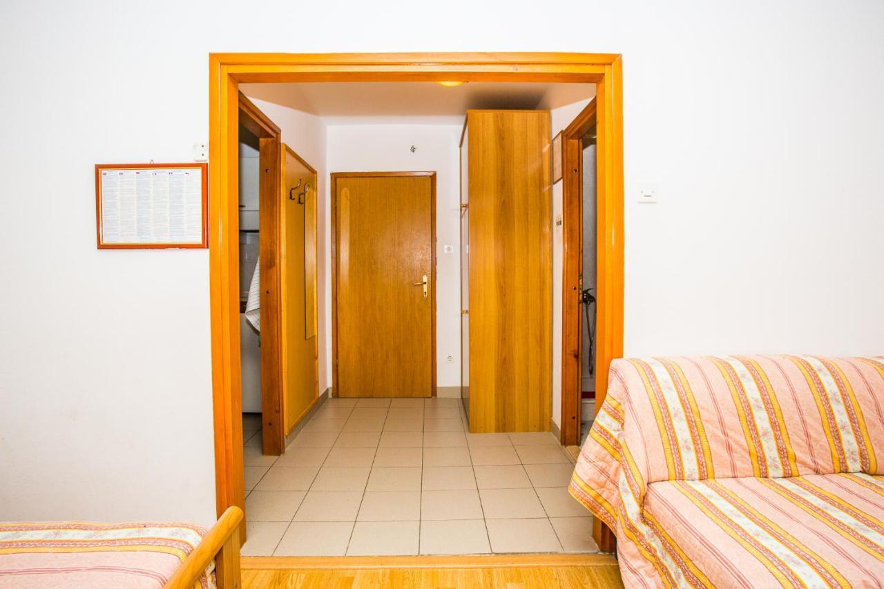 Apartmani Pava โอมิช ภายนอก รูปภาพ