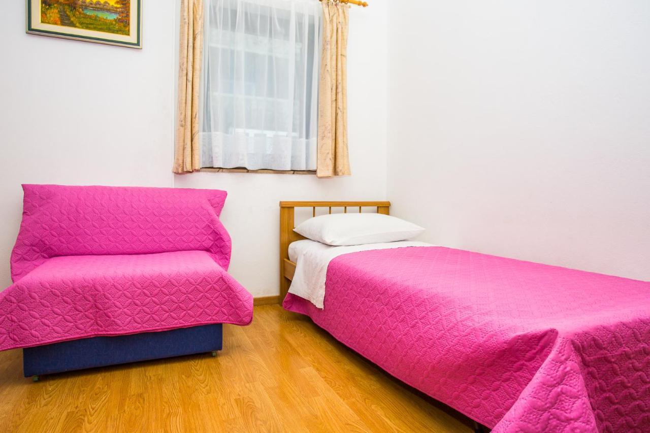 Apartmani Pava โอมิช ภายนอก รูปภาพ