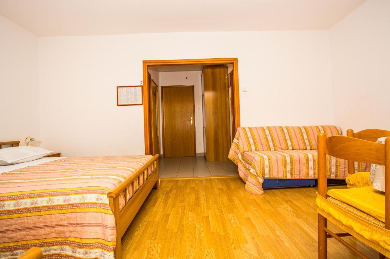 Apartmani Pava โอมิช ภายนอก รูปภาพ