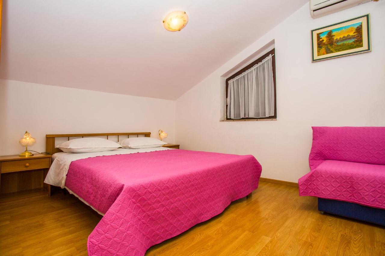 Apartmani Pava โอมิช ภายนอก รูปภาพ